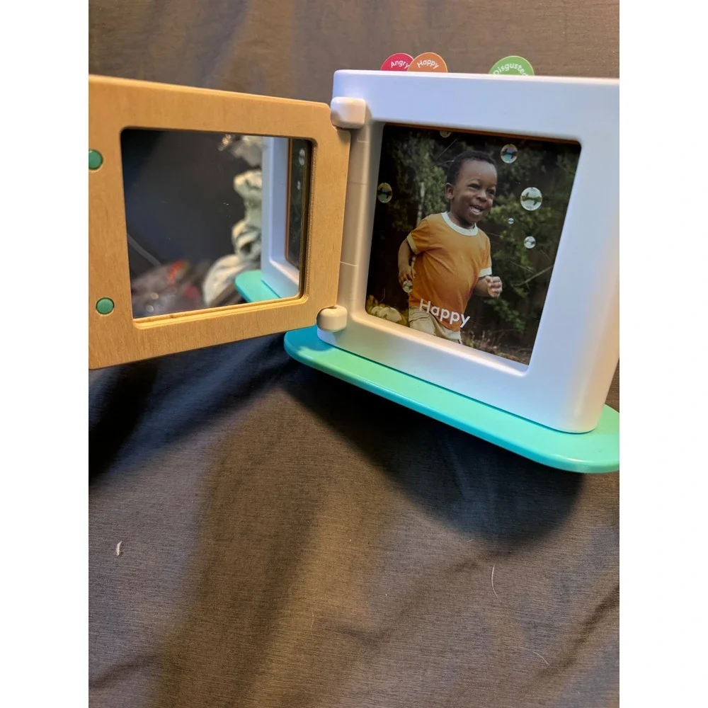 Lovevery My Mood Mirror Toddler Emotional Learning Toy with 5 Emotion Cards